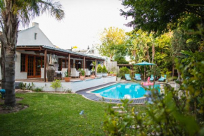 Отель Khashamongo Guesthouse  Сомерсет Вест